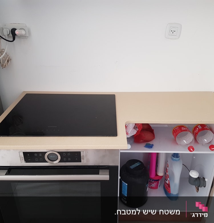 שיש מטבח עם כיריים ותנור מובנה